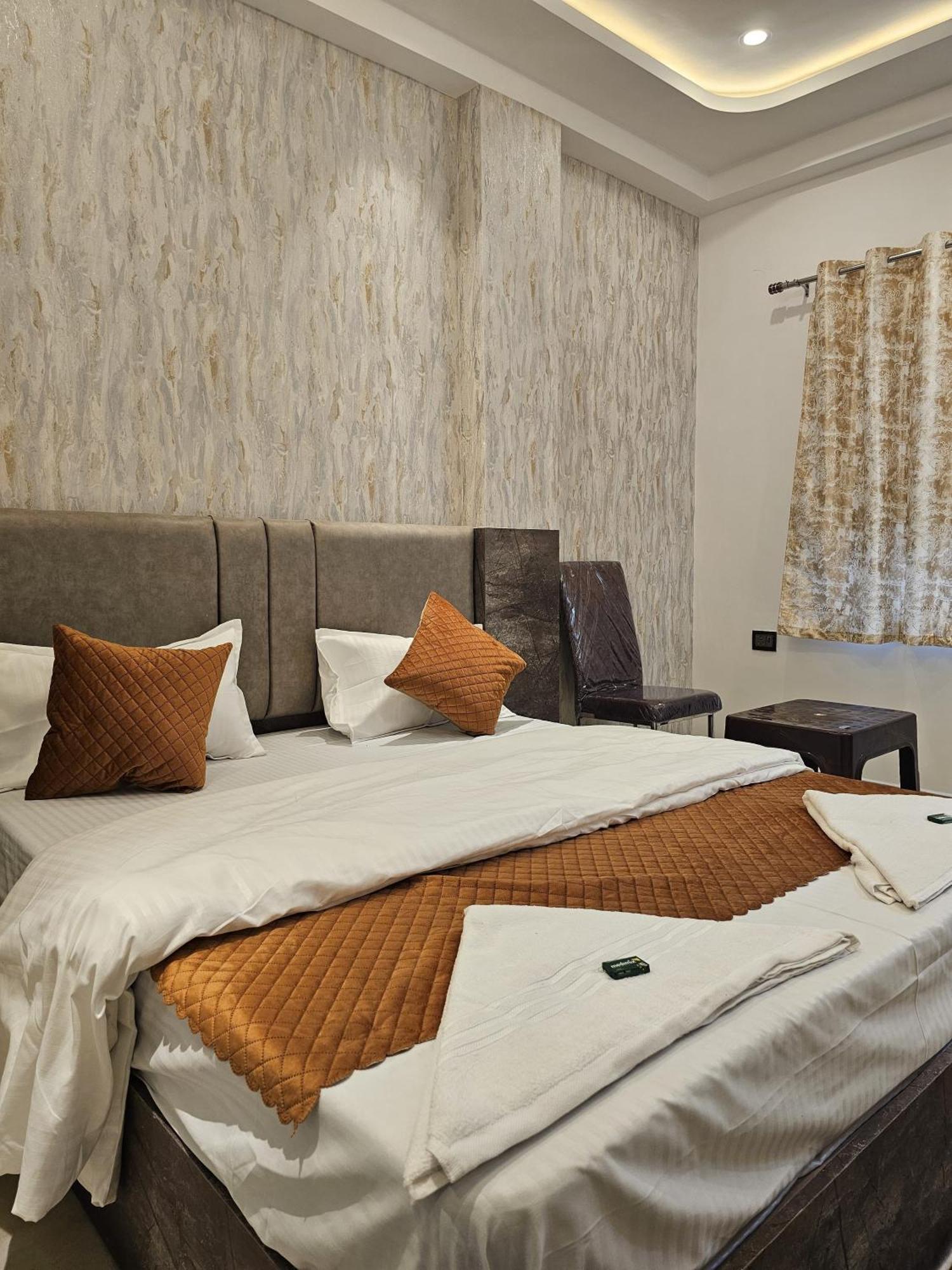 Mm Grand Otel Varanasi Dış mekan fotoğraf