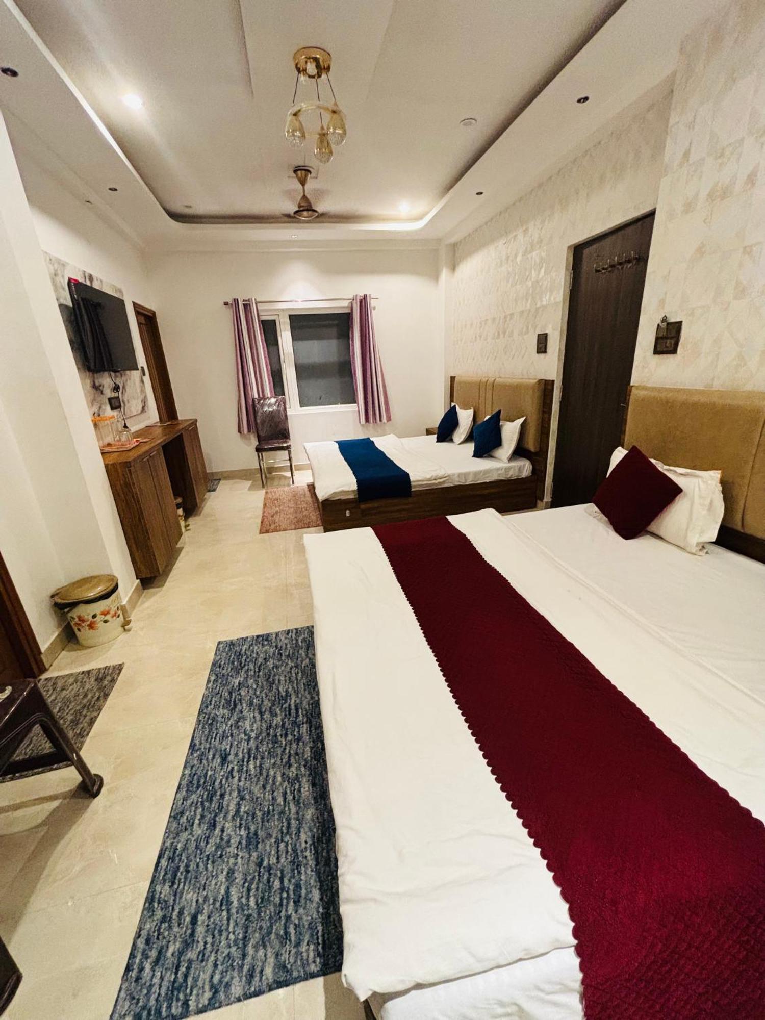 Mm Grand Otel Varanasi Dış mekan fotoğraf